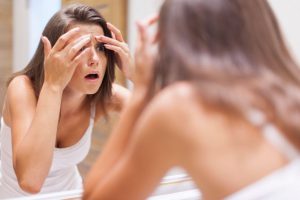 Најчести грешки при миење на лицето кои создаваат акни и брчки