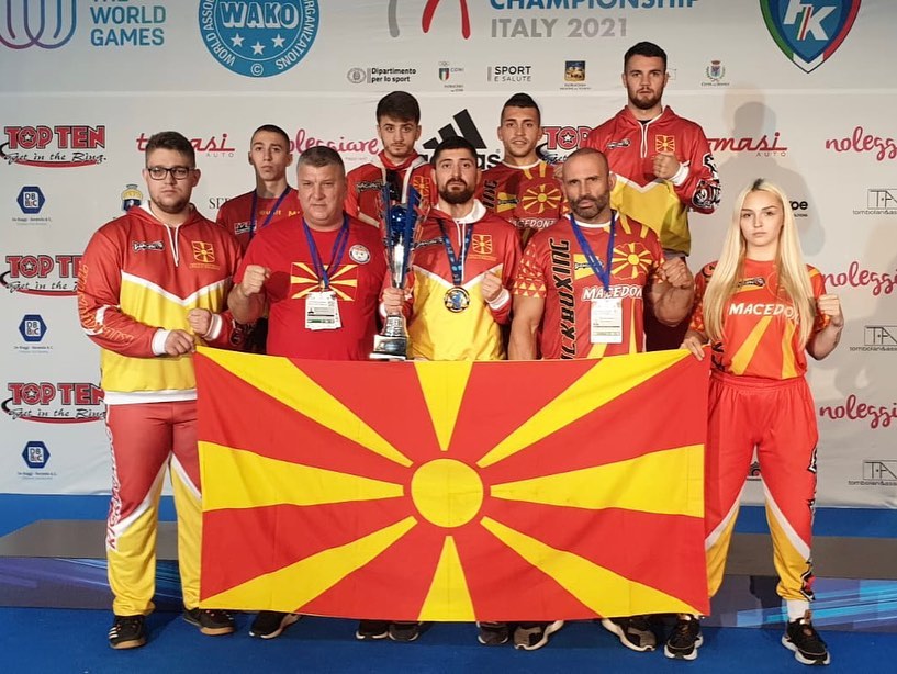 Ова е најомразениот златен медал што сум го освоил до сега зашто живеам во поделена Македонија, вели светскиот шампион во кик-бокс Димитар Ѓоргиев