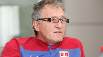 Од корона почина легендарниот голман Драган Пантелиќ