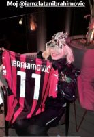 Откако Нада Топчагиќ му пееше на роденден на Ибра, две недели не ја соблекува истата облека