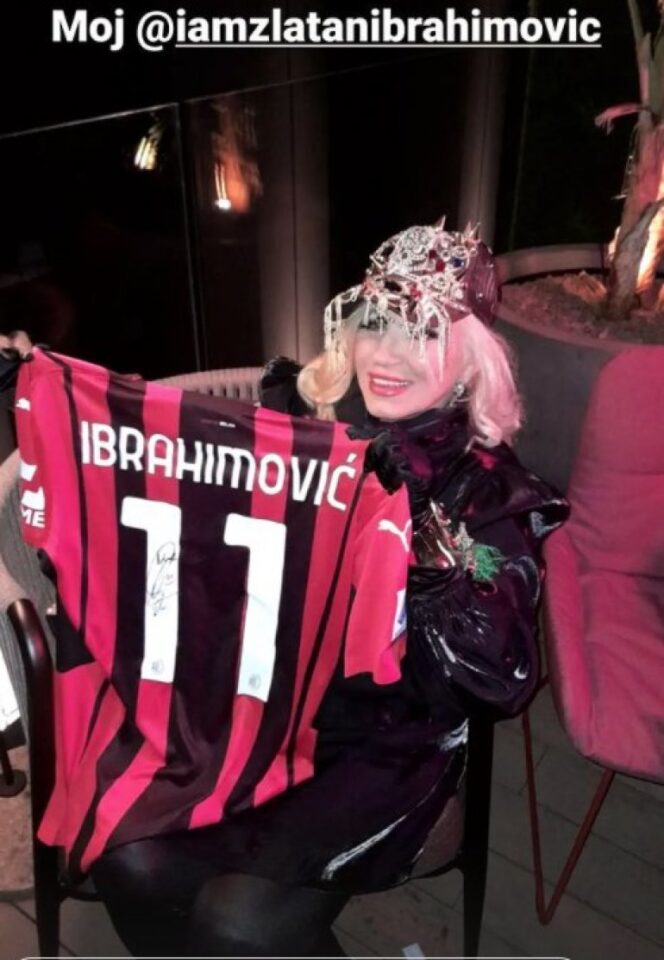 Откако Нада Топчагиќ му пееше на роденден на Ибра, две недели не ја соблекува истата облека