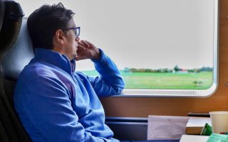 Пендаровски со јавен превоз ја шета Шведска, гратис во возот е шведски десерт