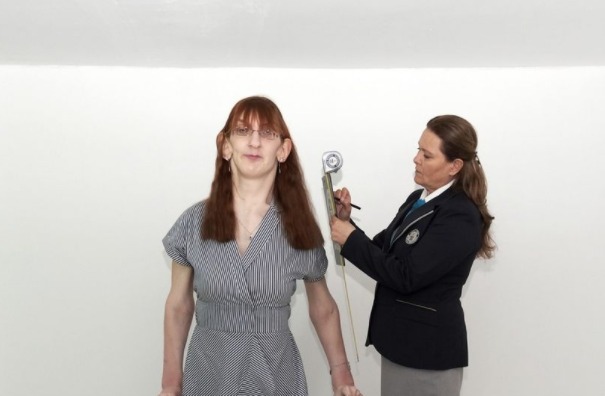 (Фото) Турчинката Румејса Гелги е прогласена за највисоката жена во светот