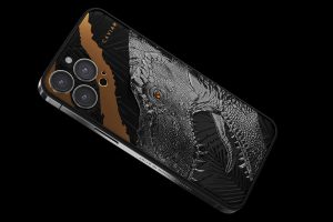 Caviar го продава iPhone 13 Pro со фрагмент од заб на тираносаурус