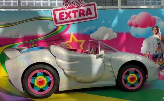(Видео) Во Лос Анџелес претставен новиот автомобил на Барби