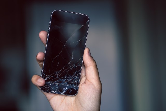 Екраните на смартфоните наскоро нема да можат да се скршат