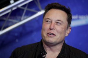 Елон Маск продава 10 отсто од акциите на Tesla врз основа на анкетата на Твитер