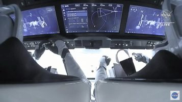 Капсулата на SpaceX го транспортираше новиот екипаж до Меѓународната вселенска станица
