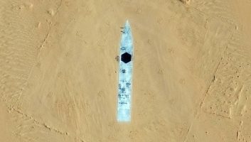 Кинезите изработиле макети на американски бродови во пустина