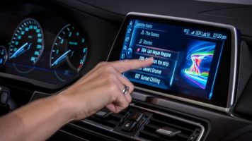 Поради недостиг на чипови, BMW испорачува возила без екран на допир!