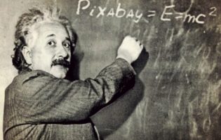 Ракописот на Ајнштајн продаден на аукција во Париз за 13 милиони долари