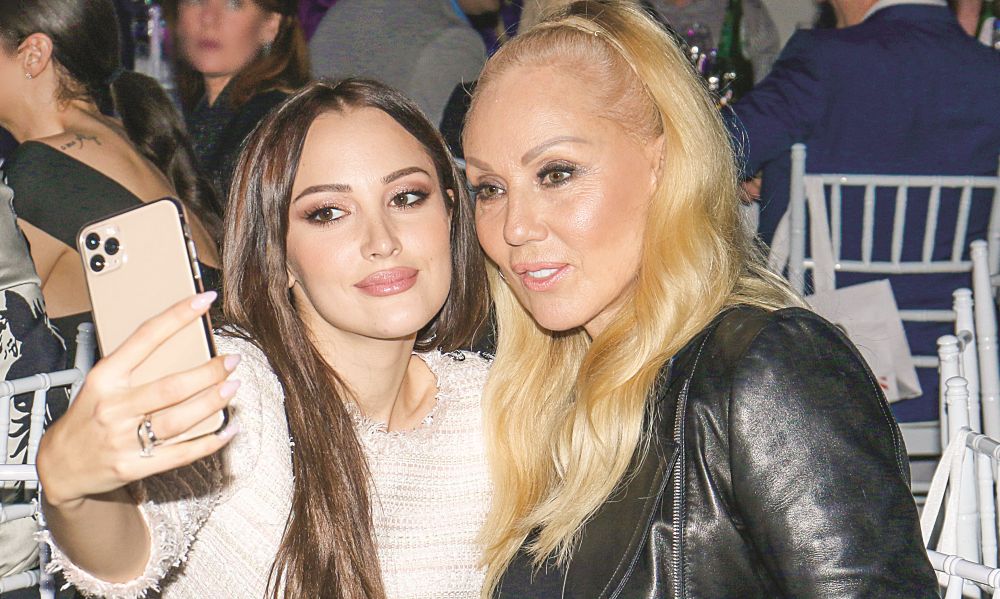 Свекрва ми е мајката на Филип, а не Лепа Брена: Пријавиќ разочарана од колегите, вели не ѝ простуваат што се омажила со синот на Живојиновиќ