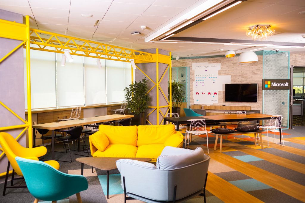 Microsoft вработува повеќе од 40 инженери во Центарот за развој во Белград и ги повикува македонските програмери да се пријават