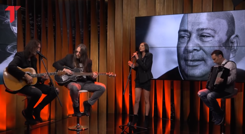 (Видео) Ќерката на Џеј ја промовираше првата песна на годишнината од смртта на пејачот