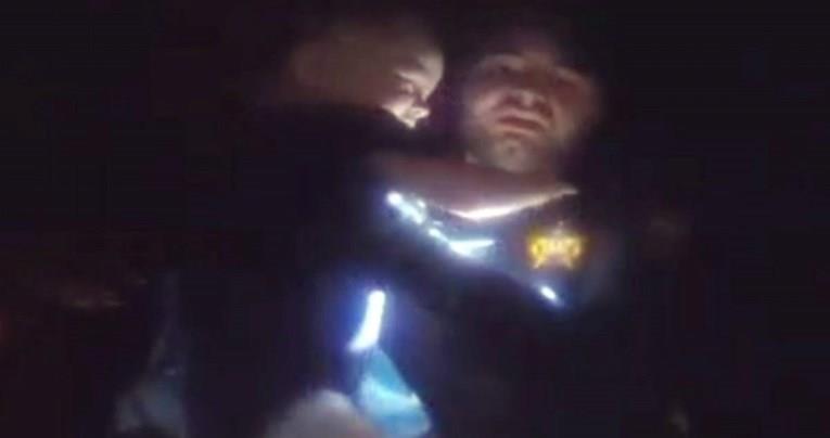 (Видео) Две бебиња се извлечени од урнатините во опустошен град во Кентаки