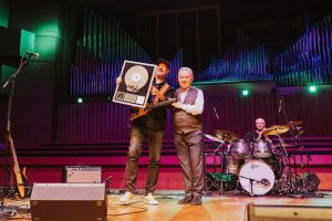 (Галерија) Влатко Стефановски го доби највисокото дискографско признание во Хрватска