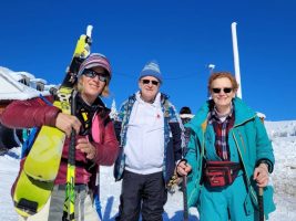 (Галерија) Фамилија Арсови во акција: Илина ја отвори ски сезоната на Шапка