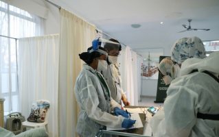 Докторката која го откри омикрон ги објасни симптомите