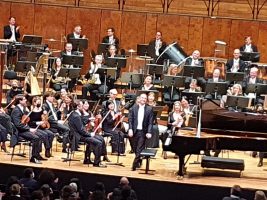 Долг аплауз за Симон Трпчески на празничните концерти во Франција и Германија