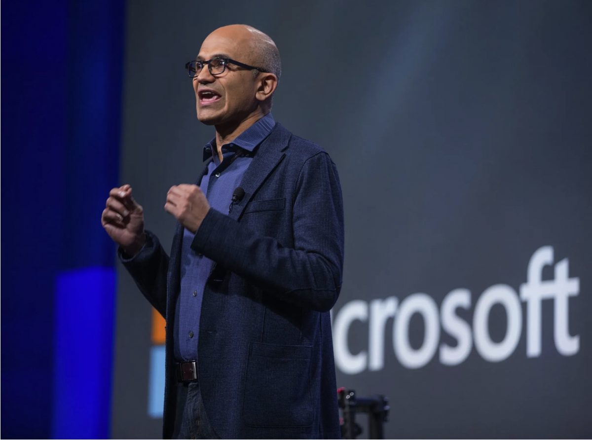 Извршниот директор на Microsoft продаде половина од своите акции во компанијата