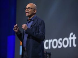 Извршниот директор на Microsoft продаде половина од своите акции во компанијата