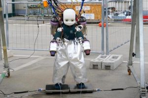 Италијански научници развиваат летечки човековиден робот (ВИДЕО)