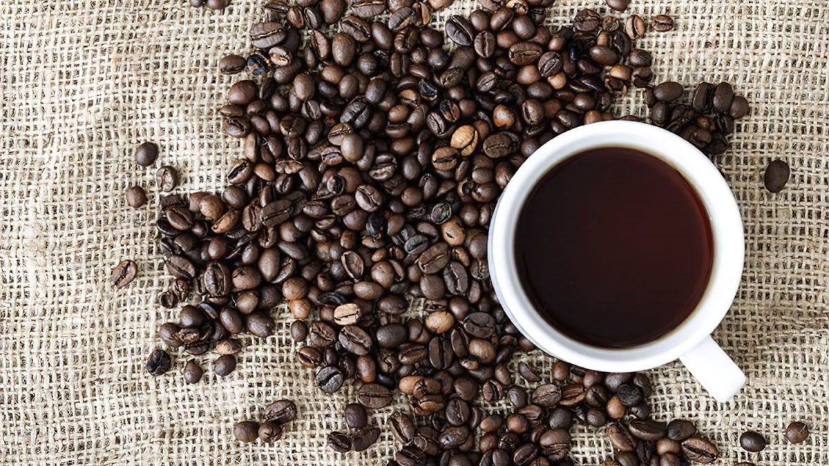 Како кафето може да ви помогне да се ослободите од непријатните мириси во автомобилот?