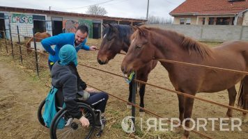 Лица со попреченост првпат јаваа коњи и цртаа мурали на ранч во Ранковце