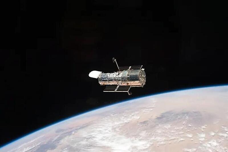 Телескопот Hubble повторно оперативен по едномесечен „сон“