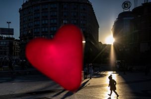 „Нешнал џиографик“ објави слика од зајдисонце на плоштадот Македонија
