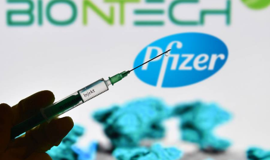 Pfizer почна со испитување на вакцина против омикрон