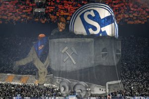 Навивачите на Шалке кренаа споменик во чест на депортираните Евреи од Гелзенкирхен