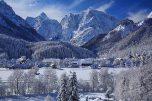 Најевтини дестинации за скијање во Европа во 2022 година