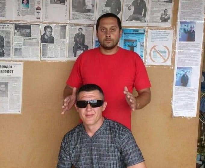 Порно глумецот Карло Бос сака да се жени па бара чаре кај Иван Исцелител