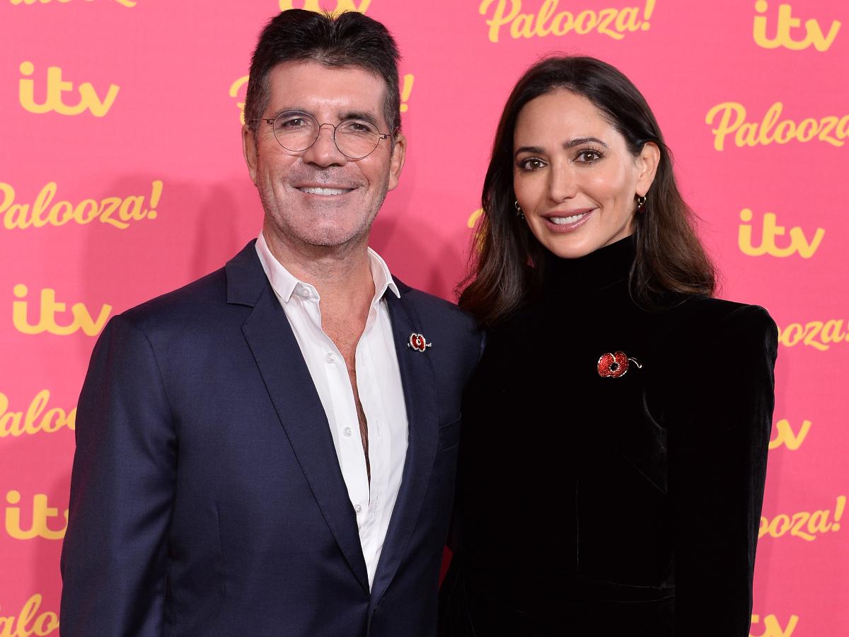 Сајмон Кауел ја запроси својата девојка Лорен на Барбадос