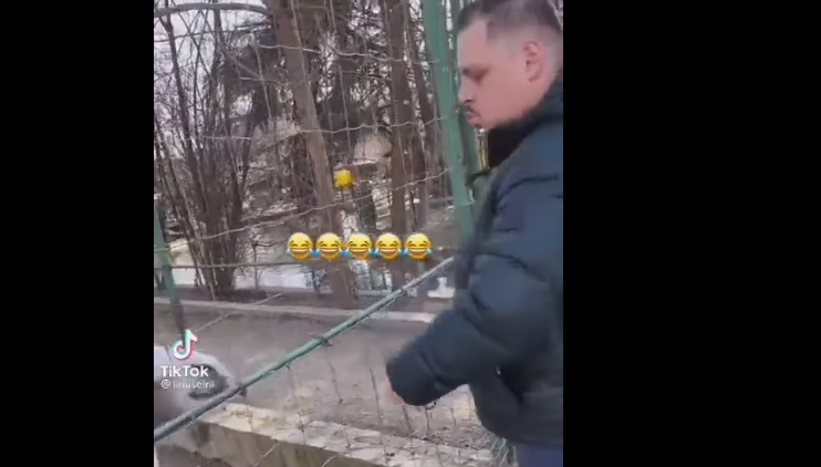 (Видео) Маж вознемируваше животни во скопска зоолошка, од таму велат, еве уште еден простак