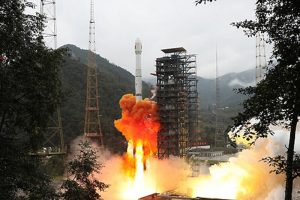 Кинезите извлекоа нефункционален сателит од орбитата (ВИДЕО)