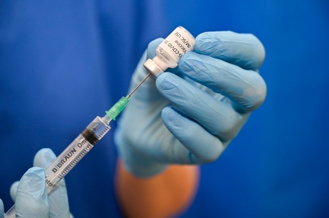 Колку вакцините против Ковид-19 се безбедни за лицата со ревматски заболувања?
