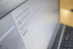 На Windows му се потребни барем осум часа онлајн за да се ажурира