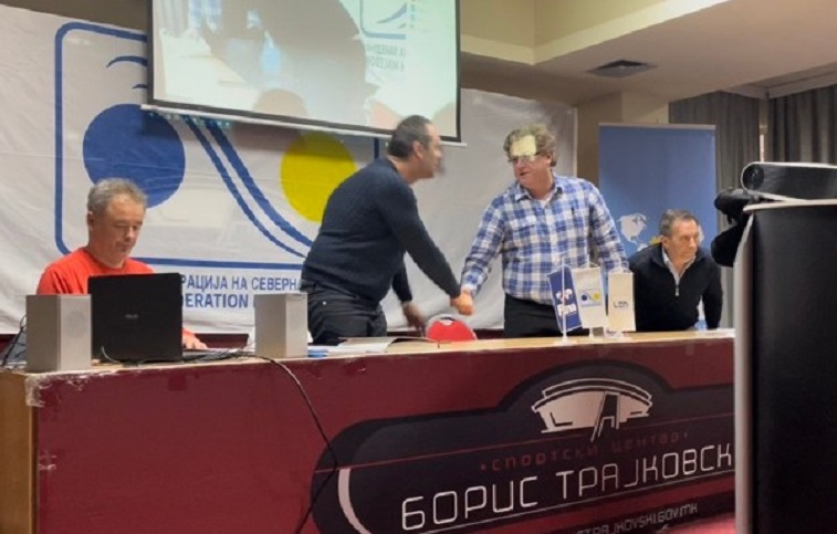 Откако Маленко се повлече, Александар Маниќ е избран за нов претседател на пливачката федерација