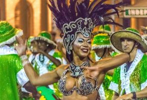 По едногодишна пауза започна традиционалниот карневал во Монтевидео