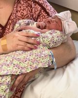 По шест години борба со ракот Американка ја победи болеста и роди ќерка на 22 февруари 2022 во 2:22 часот
