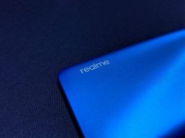 Пристигнува Realme телефон со брзо полнење од 150W