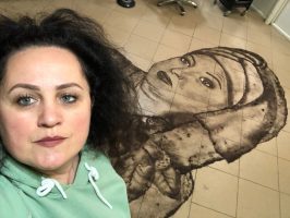 Фризерка од Прилеп направи портрет од коса со ликот на Есма: Таа жена е гордост што ја имавме