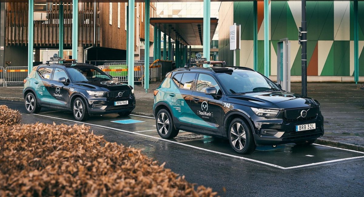 Volvo почна со тестирање на безжично EV полнење со такси компанија од Шведска (ВИДЕО)