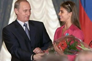 Британски Мирор: Путин ја крие љубовницата Алина Кабајева и нејзините деца во Швајцарија