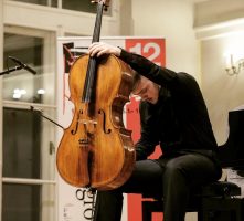 Виолончелистот Антонио Илиоски ќе одржи концерт во Филхармонија