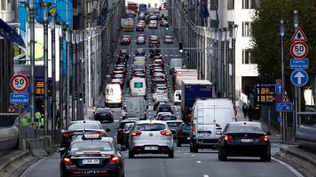 Во Белгија плаќаат 900 евра за да не го возите автомобилот во град!