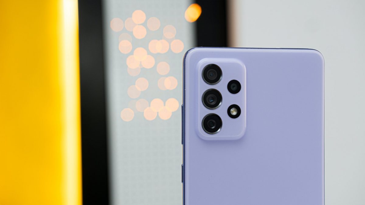 И поевтините смартфони на Samsung може да немаат полнач во кутијата