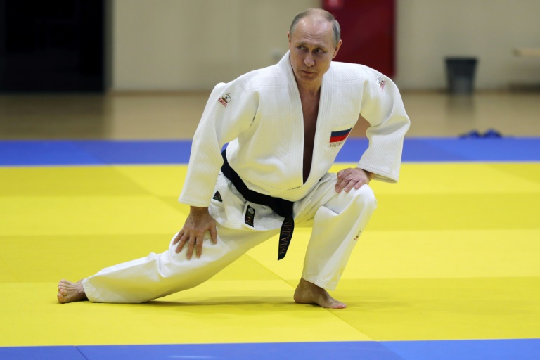 Светската текводно федерација му го одзеде црниот појас на Путин